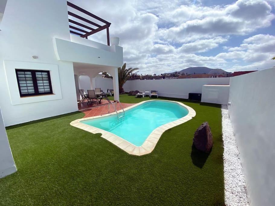Villa Nina 'Luxury Villa In The Sun' คอร์ราเลโฮ ภายนอก รูปภาพ